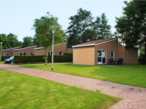 Detached bungalow with a dishwasher at 21 km from Leeuwarden